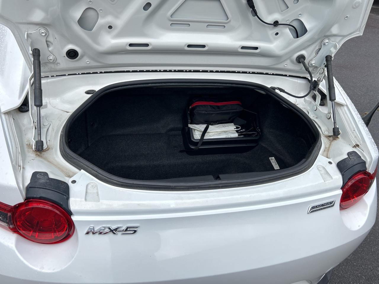 2017 Mazda MX-5 RF GT RF 6-SPEED!! LOW KMS CALL NAPANEE 613-354-2100 Photo