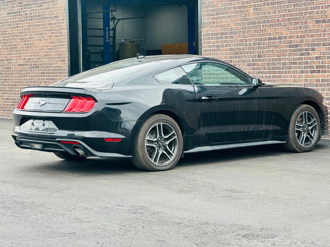 2020 Ford Mustang ECOBOOST PREMIUM, LEATHER, NAVI, BACKUP CAM Photo2