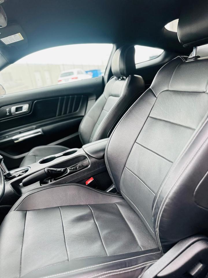 2020 Ford Mustang ECOBOOST PREMIUM, LEATHER, NAVI, BACKUP CAM Photo