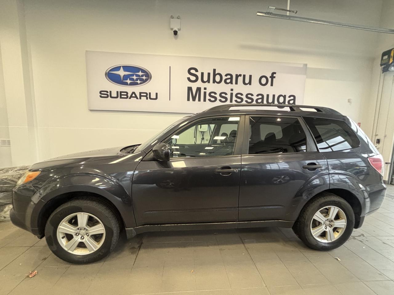 2011 Subaru Forester CONVENIENCE  2 SETS OF TIRES/RIMS   SOLD ASIS  AWD Photo3