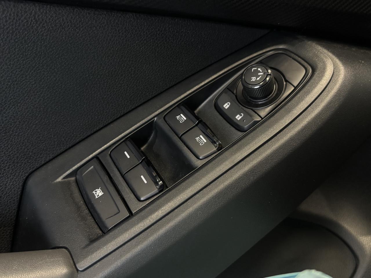 2024 Subaru Crosstrek ONYX   1 OWNER   SUNROOF   LOW KM   APPLE CARPLAY! Photo