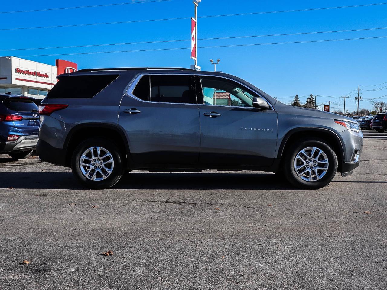 2021 Chevrolet Traverse LT CLOTH   CLEAN   7 PASS.   AWD Photo