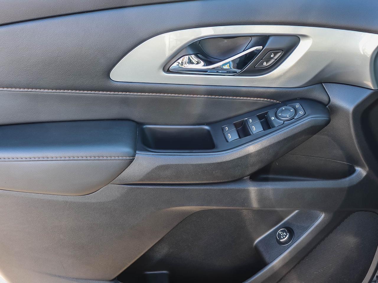 2021 Chevrolet Traverse LT CLOTH   CLEAN   7 PASS.   AWD Photo