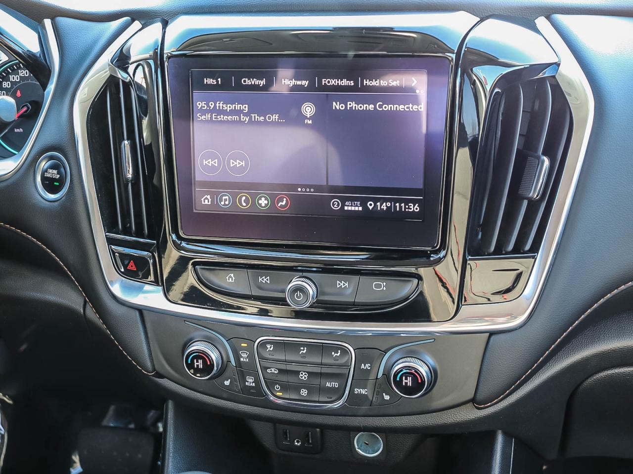 2021 Chevrolet Traverse LT CLOTH   CLEAN   7 PASS.   AWD Photo