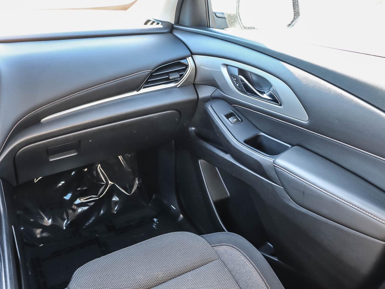 2021 Chevrolet Traverse LT CLOTH   CLEAN   7 PASS.   AWD Photo