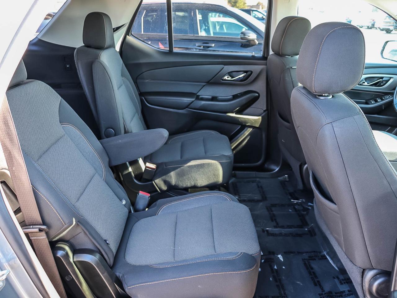 2021 Chevrolet Traverse LT CLOTH   CLEAN   7 PASS.   AWD Photo