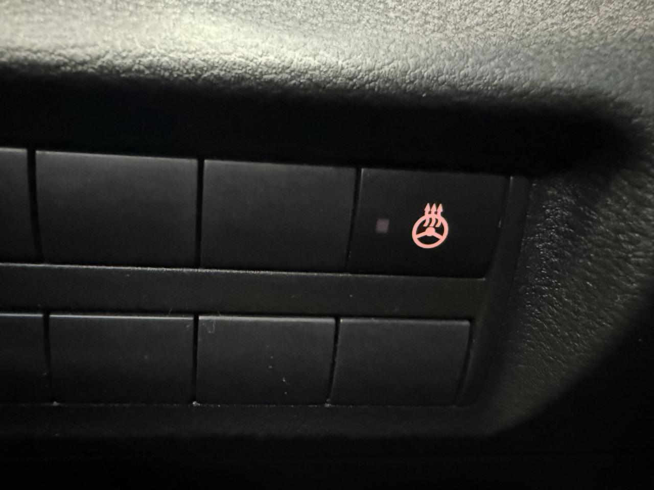 2023 Nissan Kicks SR   ONE OWNER   CLEAN CARFAX   EXTRA TIRES (ONLY) Photo