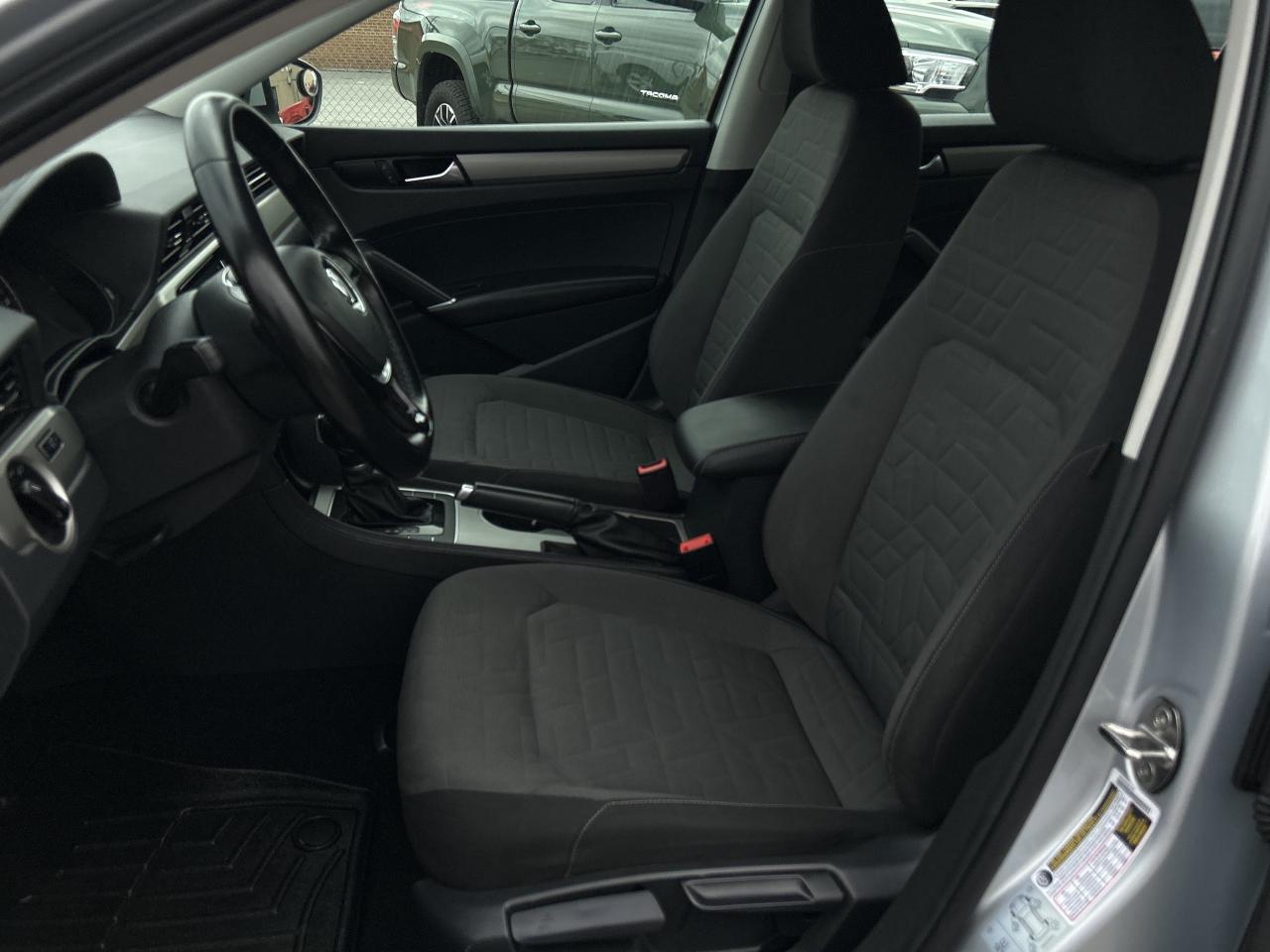 2020 Volkswagen Passat Comfortline **CALL BELLEVILLE 613-961-8848 Photo