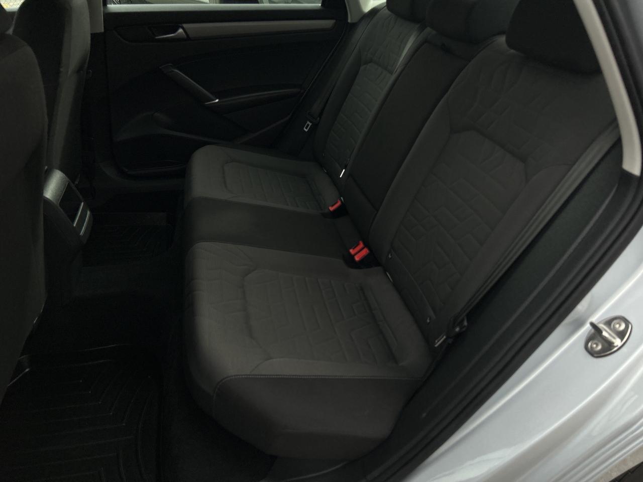 2020 Volkswagen Passat Comfortline **CALL BELLEVILLE 613-961-8848 Photo