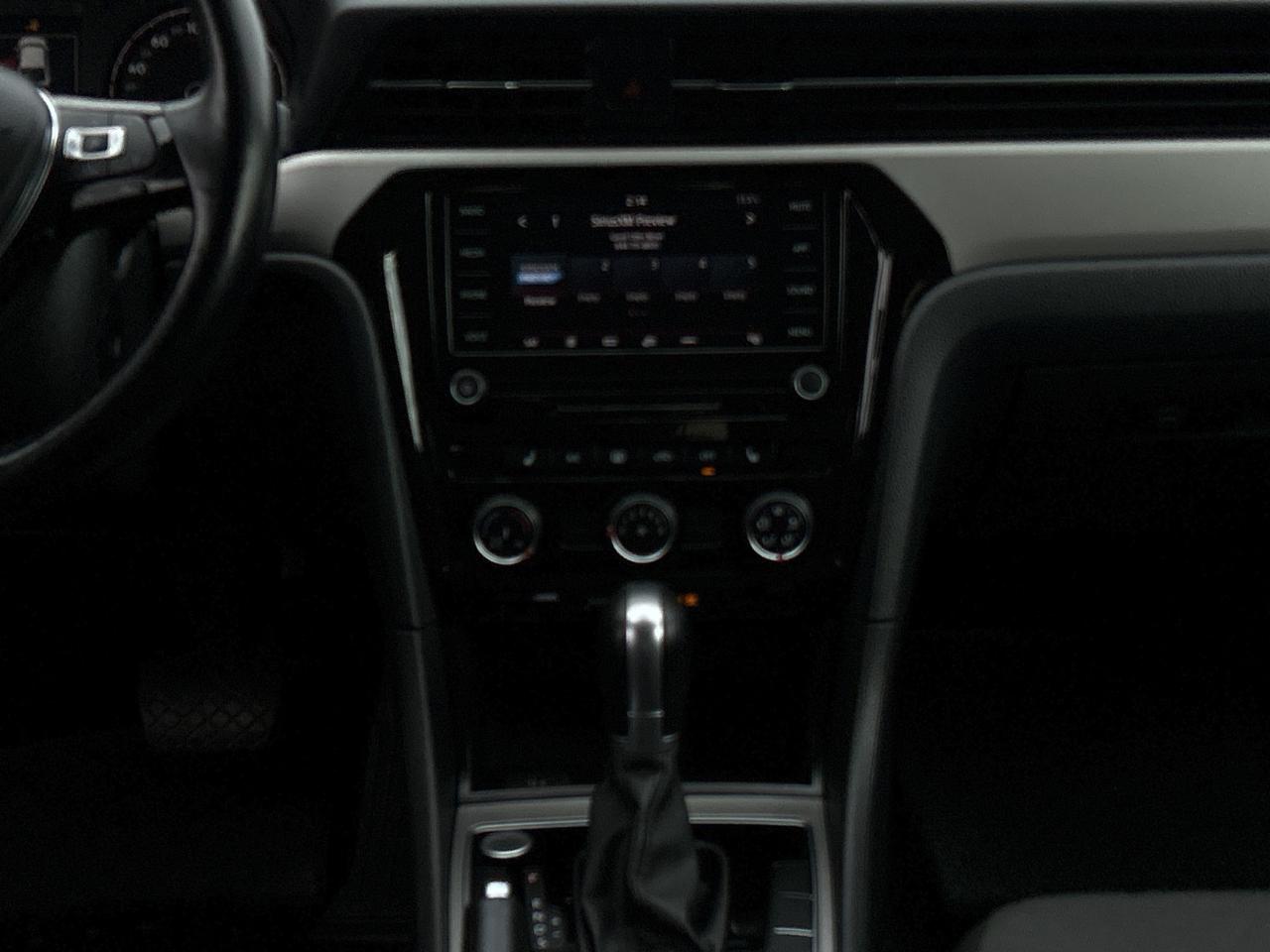 2020 Volkswagen Passat Comfortline **CALL BELLEVILLE 613-961-8848 Photo