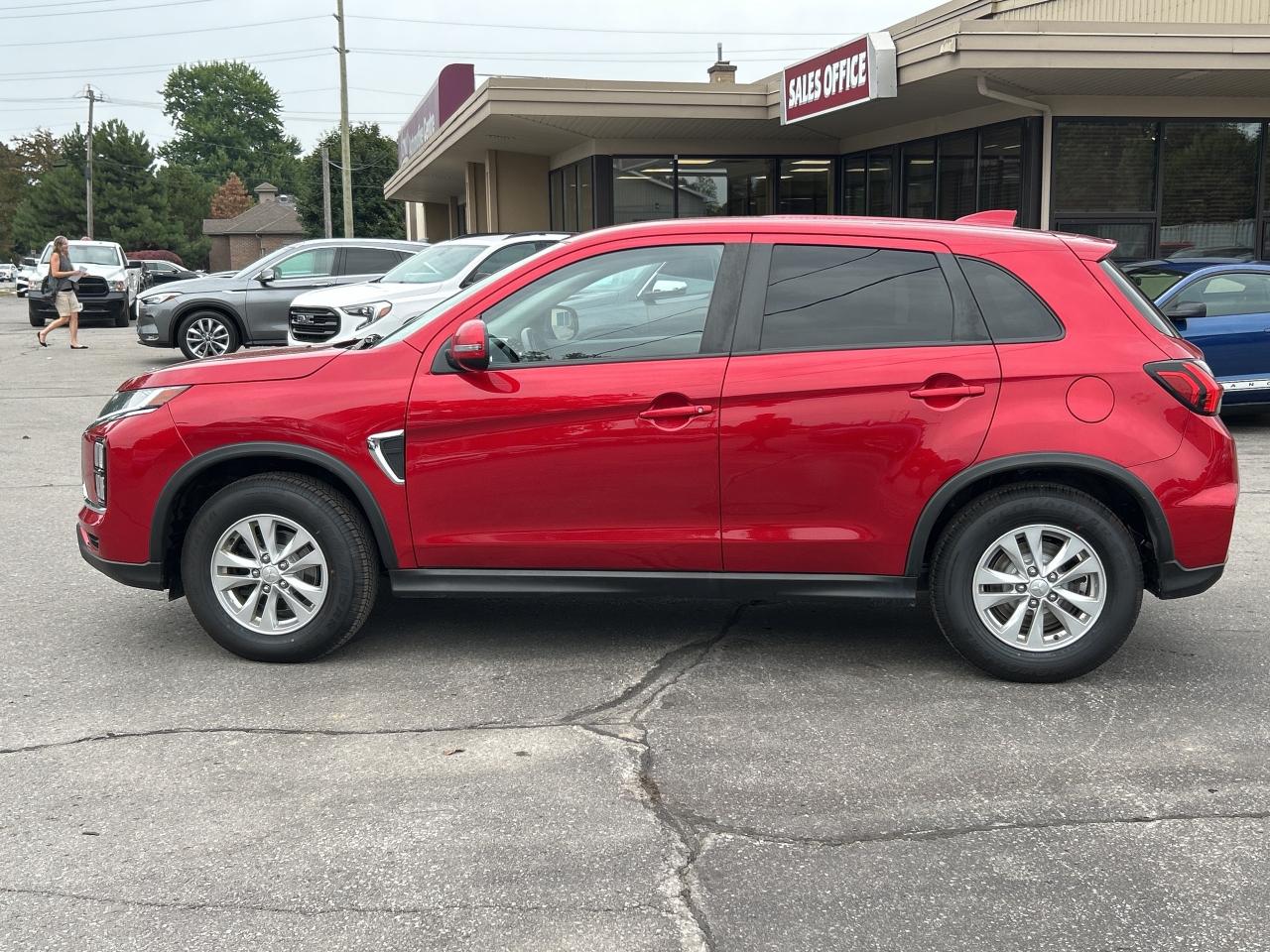 2021 Mitsubishi RVR SE AWD/BACKUP CAM/HEATED SEATS  CALL 613-961-8848 Photo