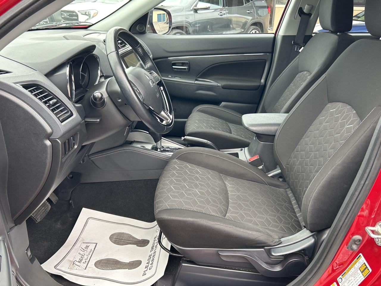 2021 Mitsubishi RVR SE AWD/BACKUP CAM/HEATED SEATS  CALL 613-961-8848 Photo