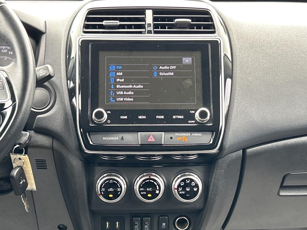 2021 Mitsubishi RVR SE AWD/BACKUP CAM/HEATED SEATS  CALL 613-961-8848 Photo