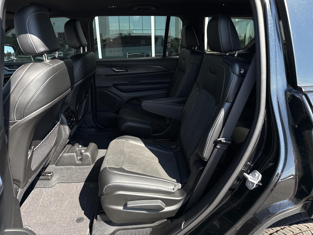 2025 Jeep Grand Cherokee L ALTITUDE Photo