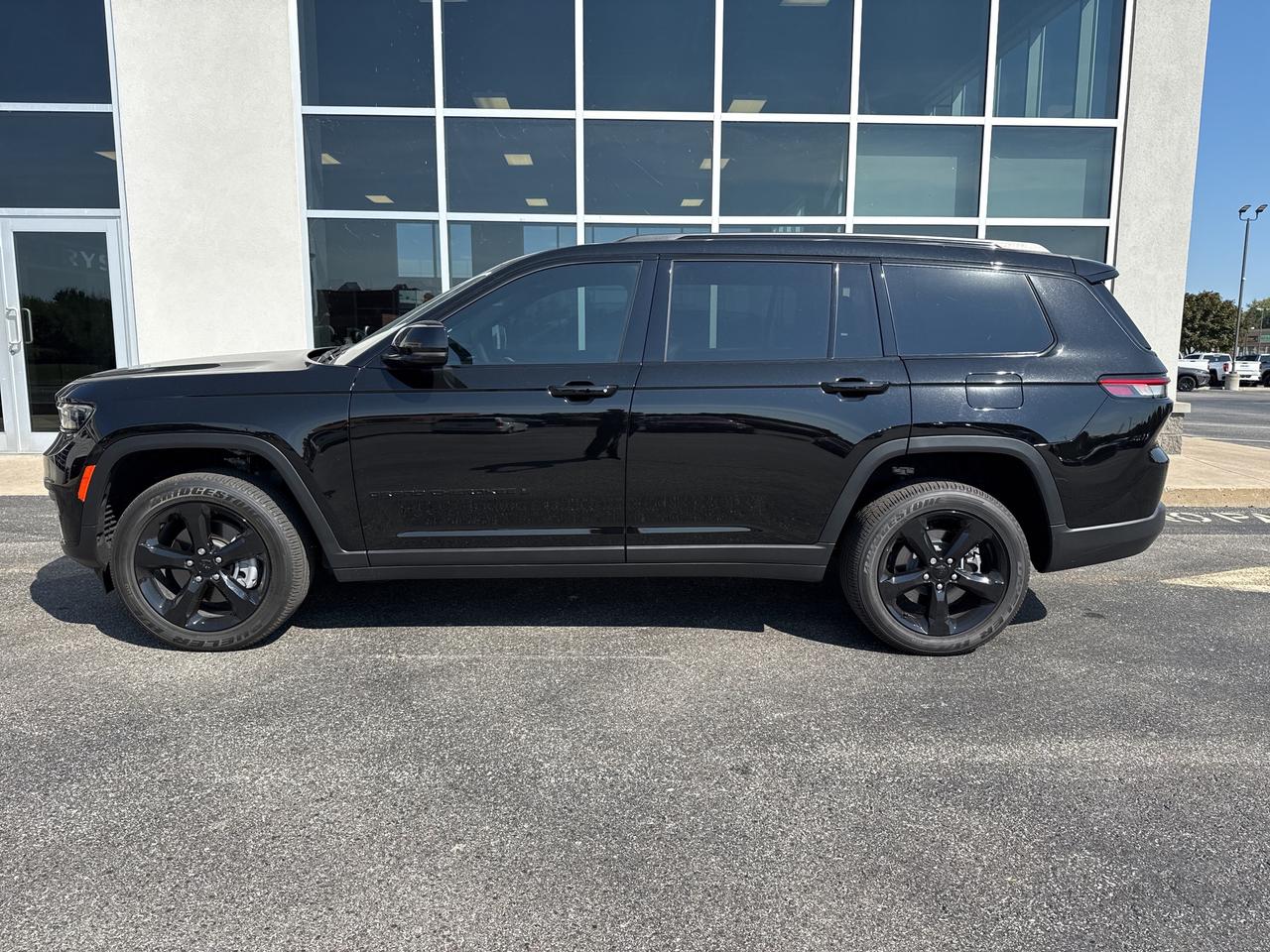2025 Jeep Grand Cherokee L ALTITUDE Photo2