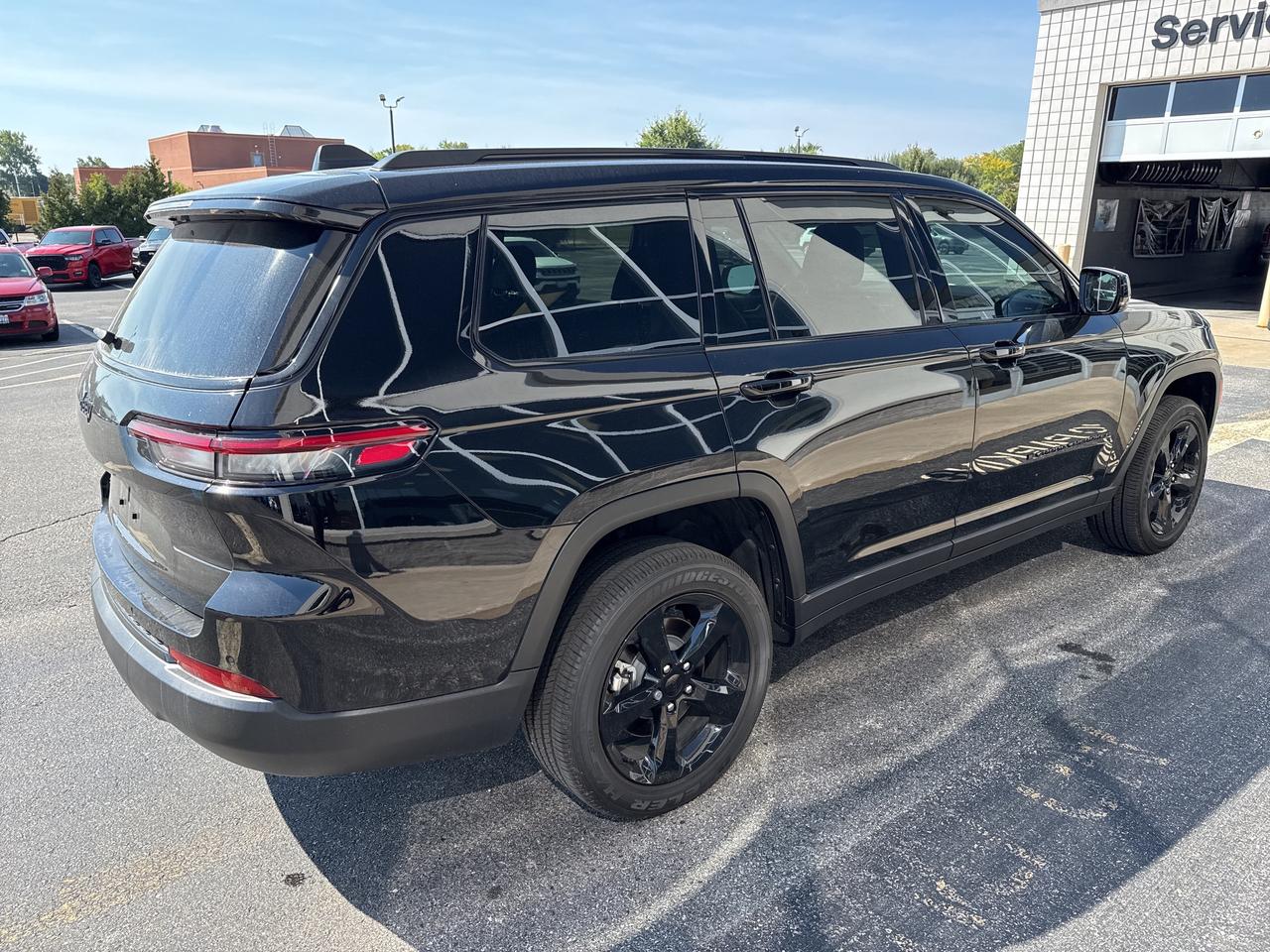2025 Jeep Grand Cherokee L ALTITUDE Photo