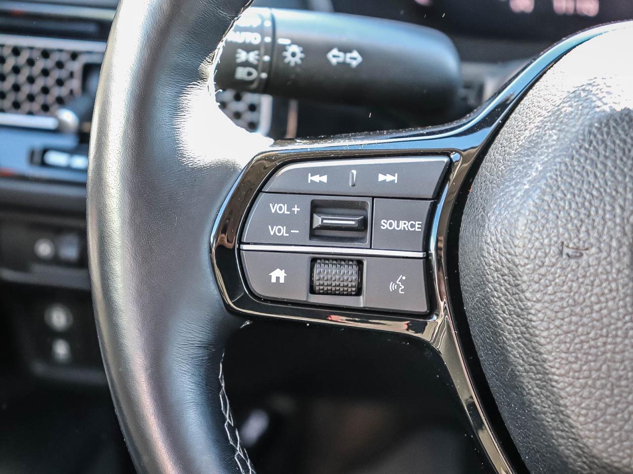 2022 Honda Civic Sedan EX   HONDA CERTIFIED   LEASE RETURN   CLEAN Photo