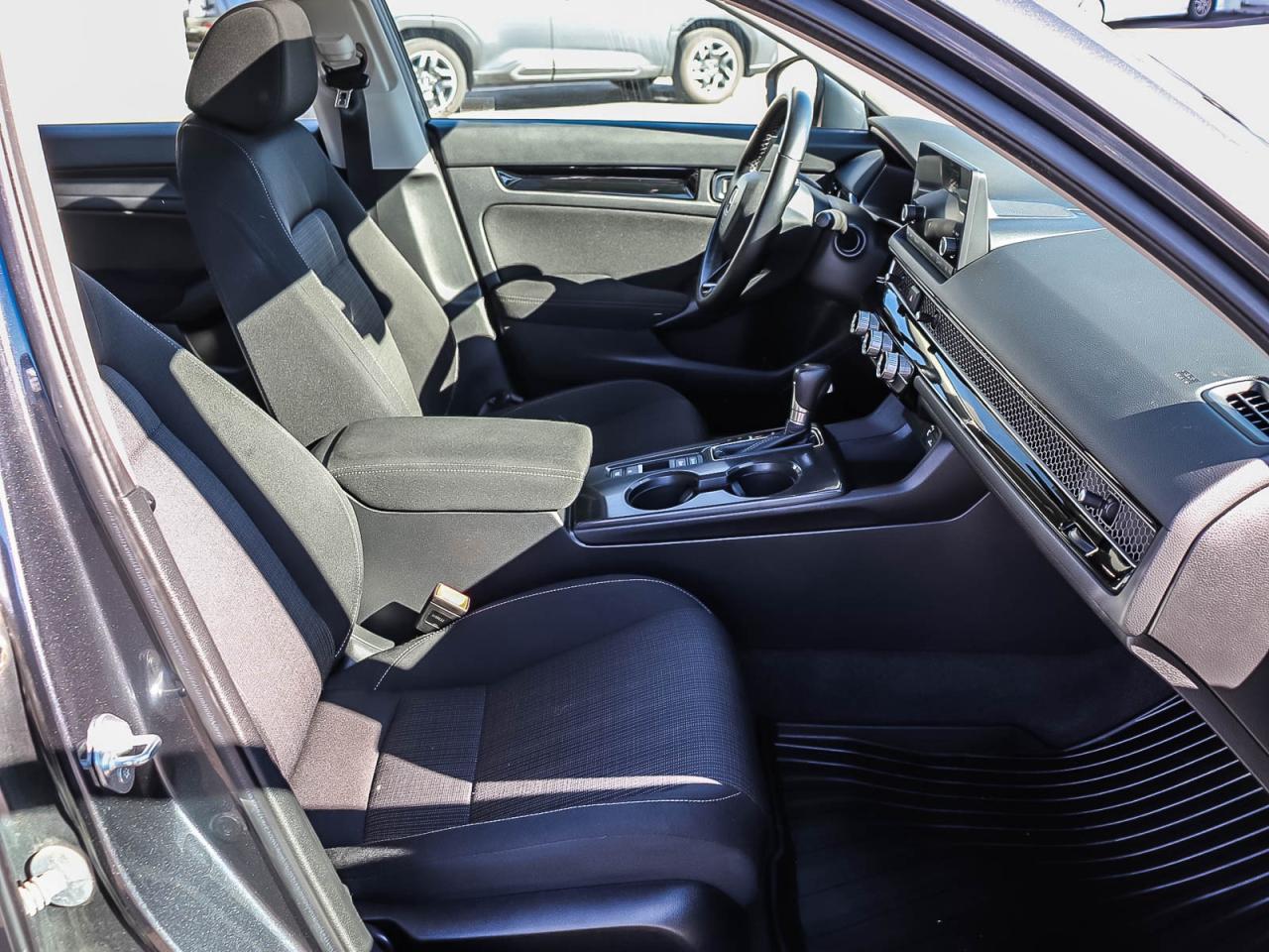 2022 Honda Civic Sedan EX   HONDA CERTIFIED   LEASE RETURN   CLEAN Photo