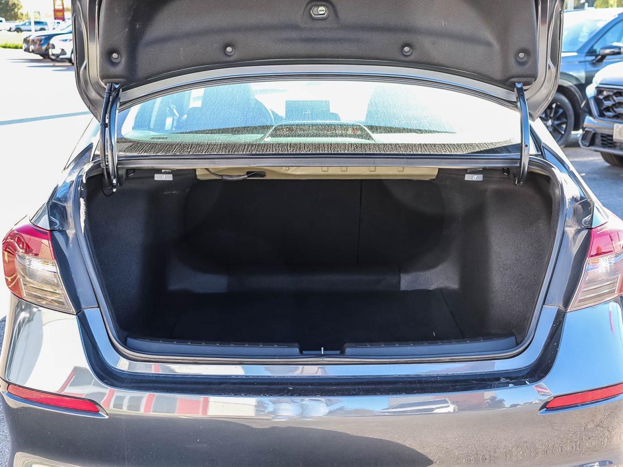 2022 Honda Civic Sedan EX   HONDA CERTIFIED   LEASE RETURN   CLEAN Photo