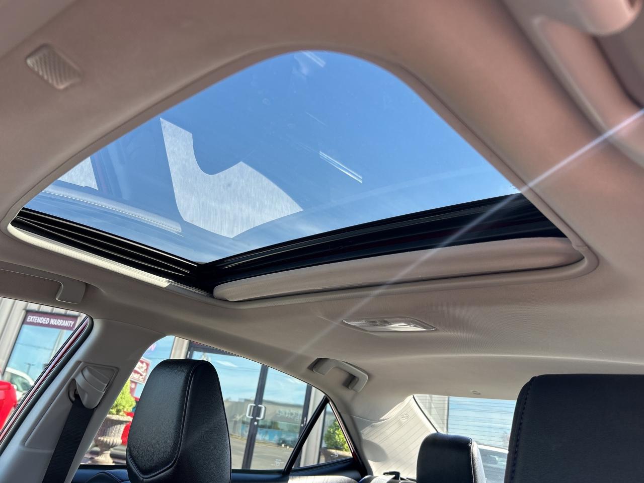 2019 Toyota Corolla SE  ** CALL BELLEVILLE @ 1-613-961-8848  117k Photo