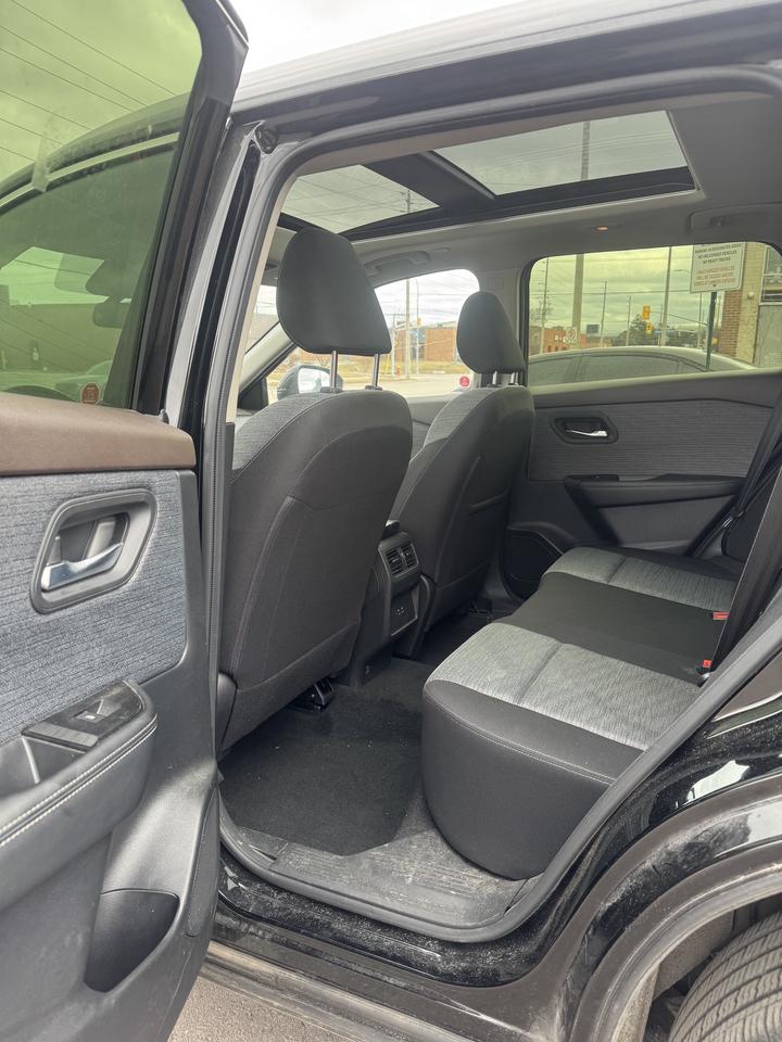 2023 Nissan Rogue AWD SV, ALLOYS, Moonroof Photo