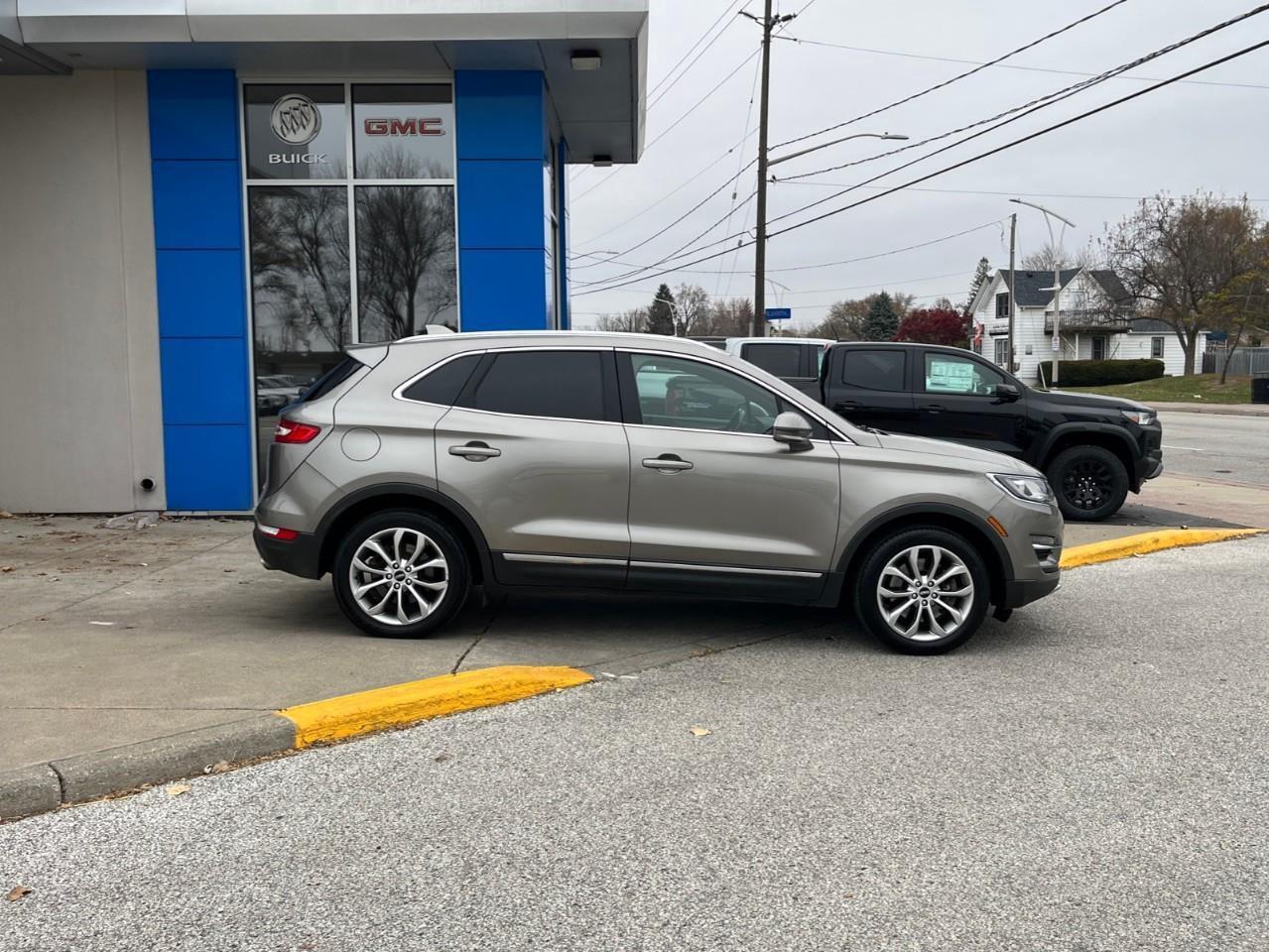 2017 Lincoln MKC SELECT ULTRA LOW KM Photo3