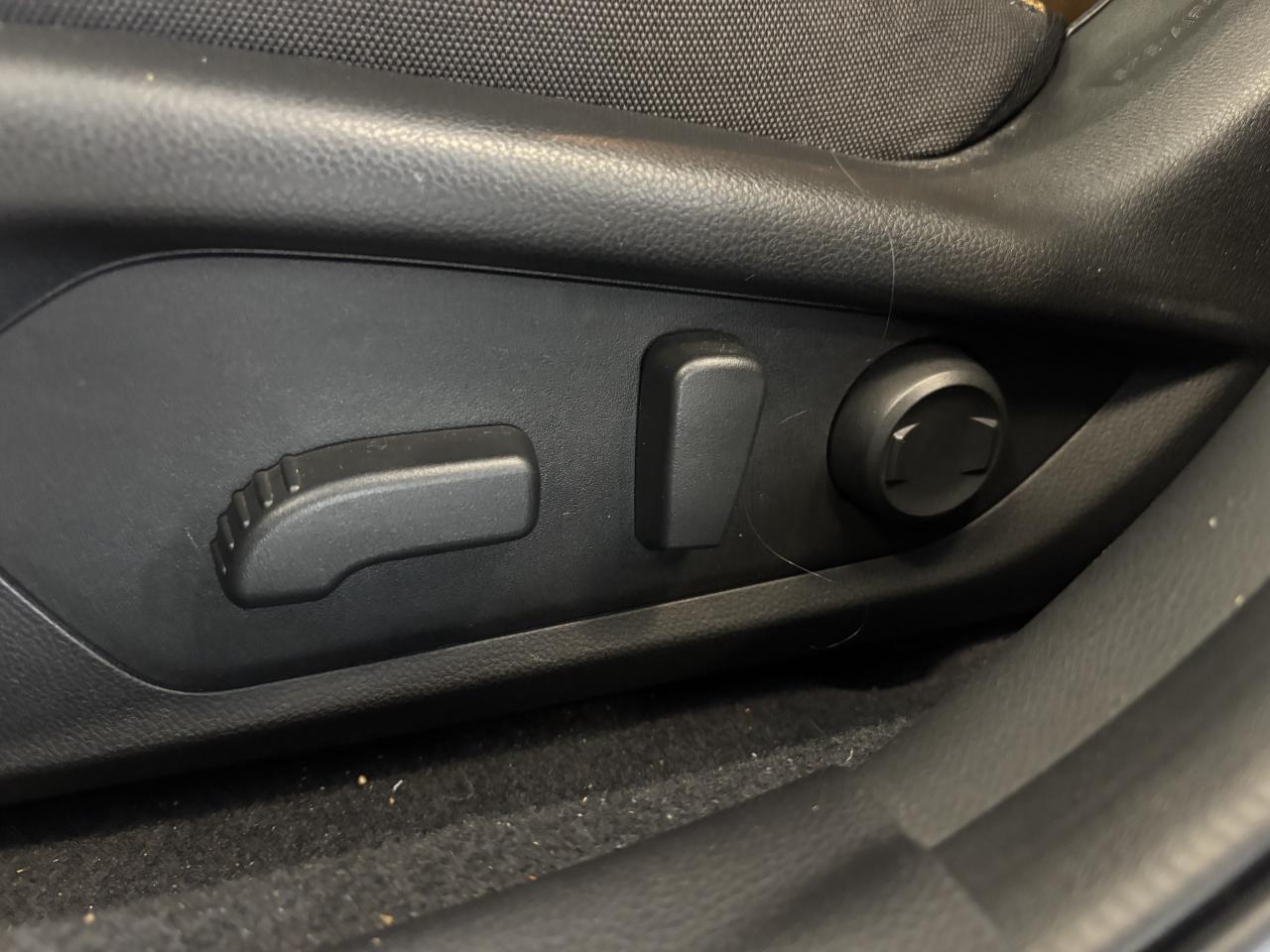 2024 Subaru Crosstrek ONYX   1 OWNER   CLEAN CARFAX   SUNROOF   CARPLAY! Photo