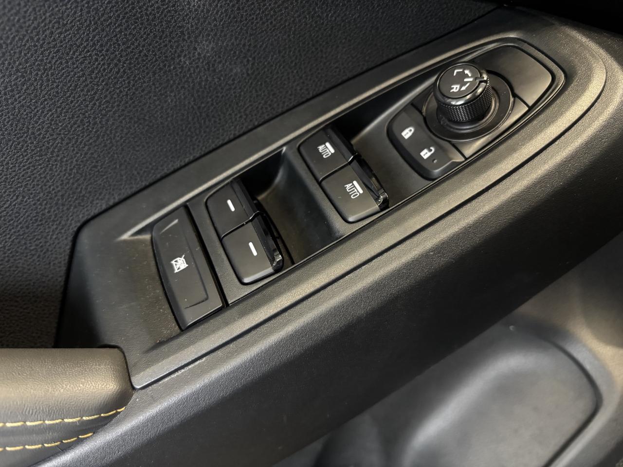 2024 Subaru Crosstrek ONYX   1 OWNER   CLEAN CARFAX   SUNROOF   CARPLAY! Photo