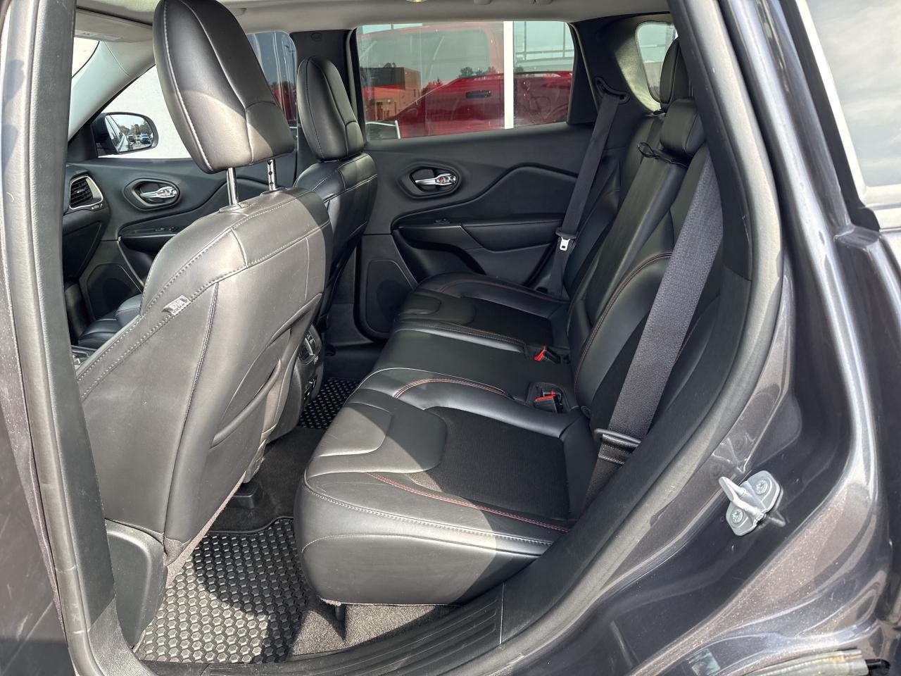 2020 Jeep Cherokee Trailhawk Photo