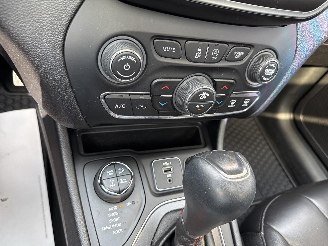 2020 Jeep Cherokee Trailhawk Photo