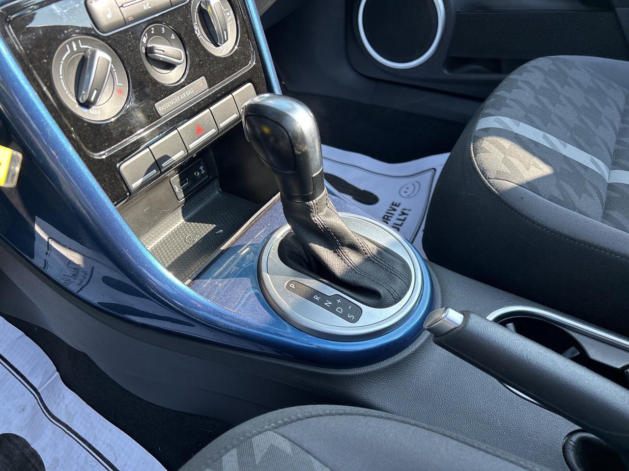 2018 Volkswagen Beetle Convertible Trendline  BELLEVILLE ***613-961-8848 **** Photo