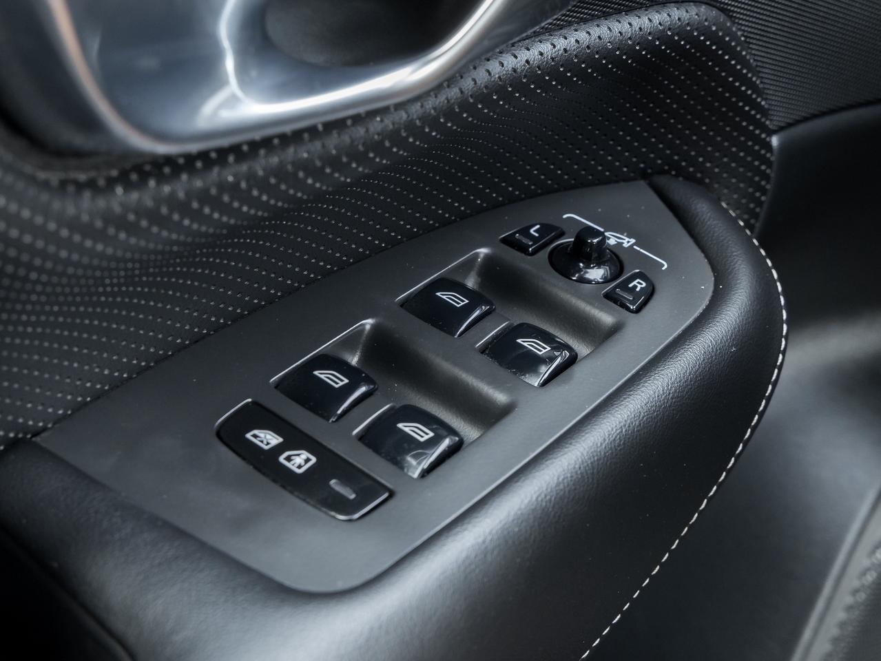 2022 Volvo XC90 T6 AWD R-Design 7-Seater   PANO_ROOF   NAVI Photo