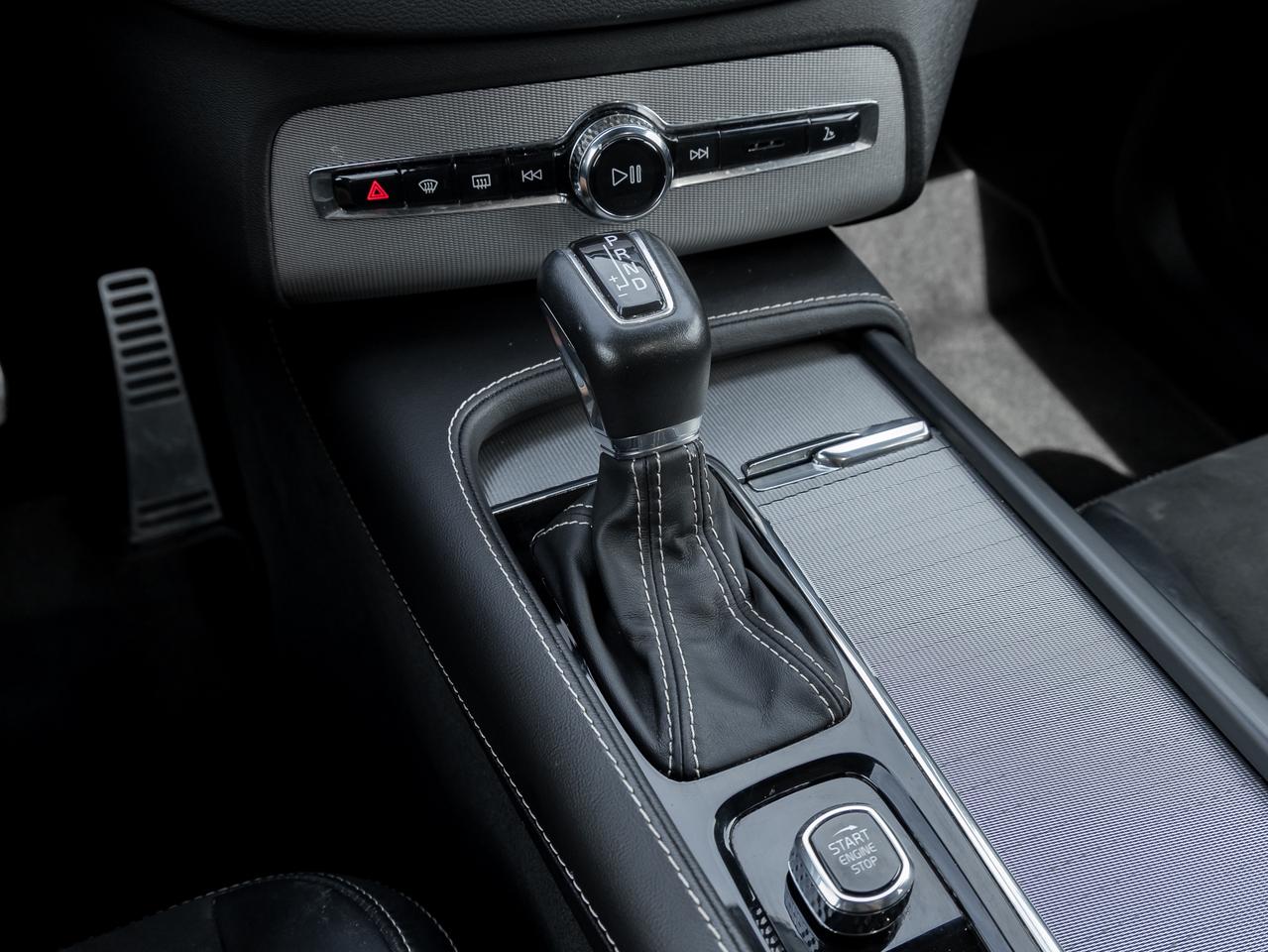 2022 Volvo XC90 T6 AWD R-Design 7-Seater   PANO_ROOF   NAVI Photo