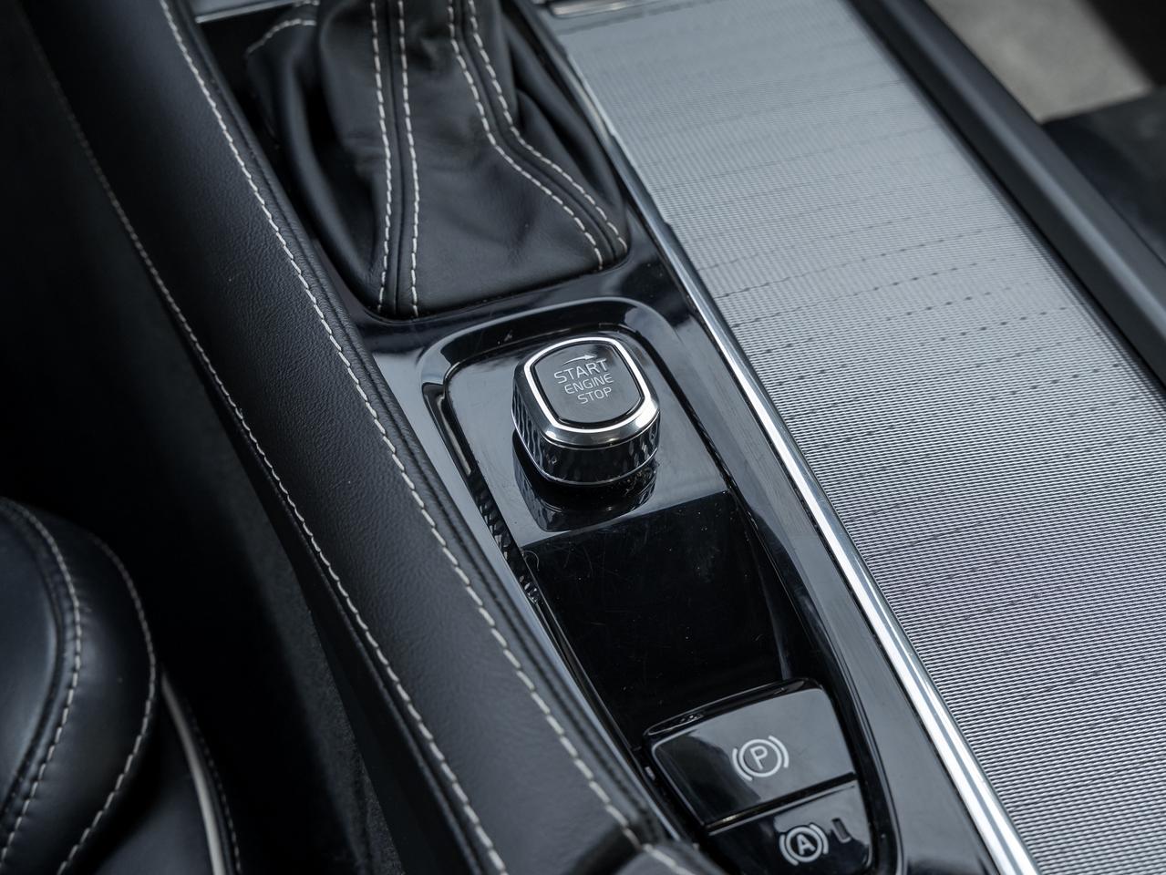 2022 Volvo XC90 T6 AWD R-Design 7-Seater   PANO_ROOF   NAVI Photo