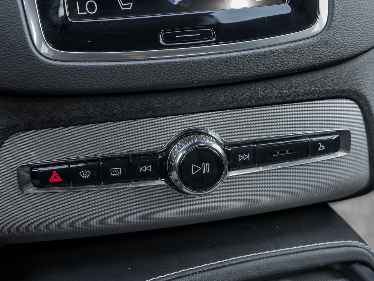 2022 Volvo XC90 T6 AWD R-Design 7-Seater   PANO_ROOF   NAVI Photo