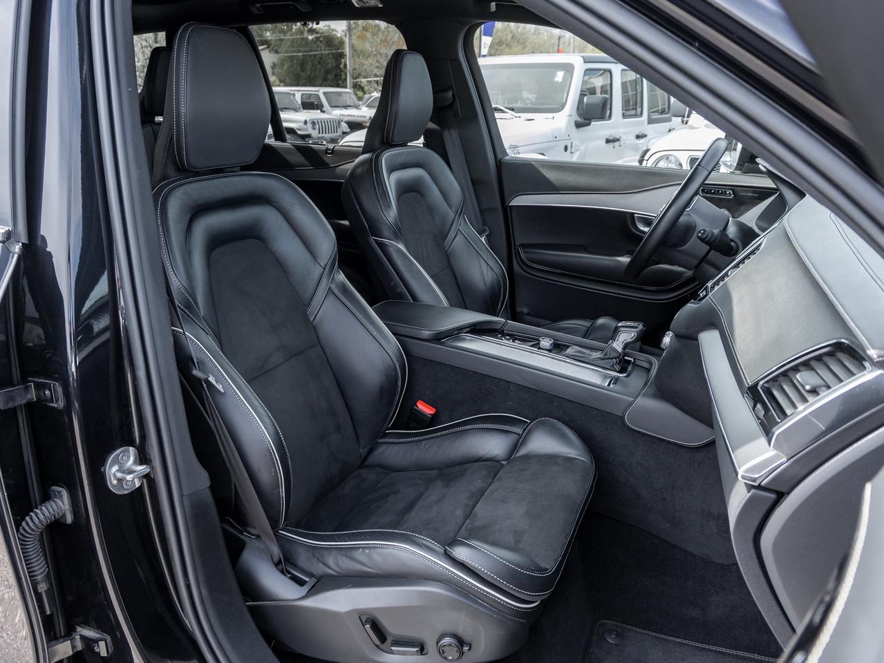 2022 Volvo XC90 T6 AWD R-Design 7-Seater   PANO_ROOF   NAVI Photo