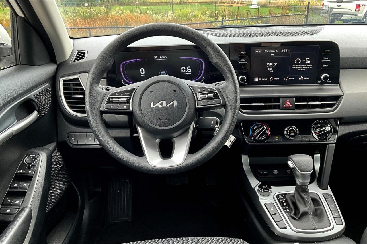 2025 Kia Seltos LX AWD   Heated Seats   Apple CarPlay/Android Auto Photo4