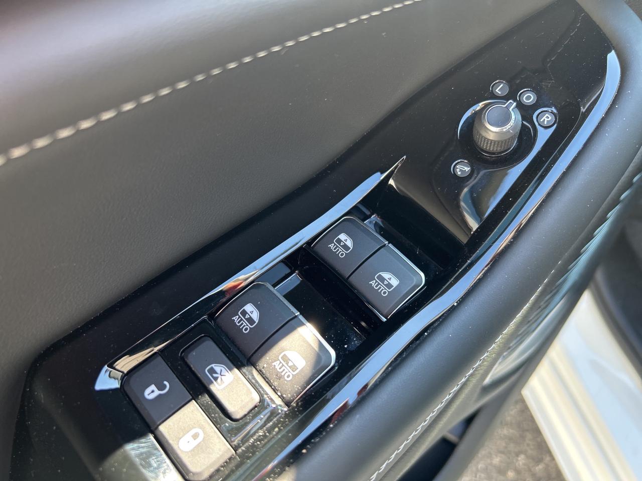 2023 Jeep Grand Cherokee 4xe Overland 4XE Photo