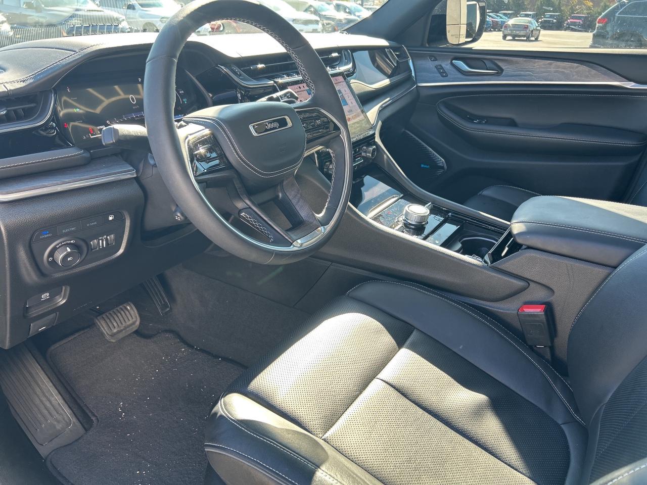 2023 Jeep Grand Cherokee 4xe Overland 4XE Photo