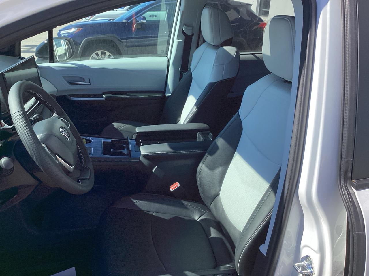 2025 Toyota Sienna XSE 7-Passenger AWD Photo