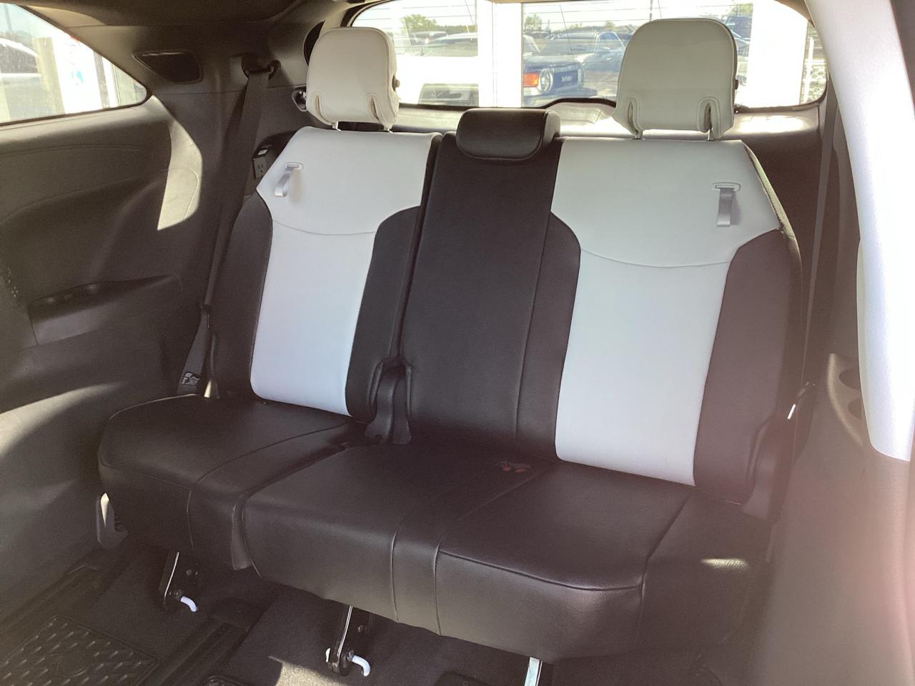 2025 Toyota Sienna XSE 7-Passenger AWD Photo