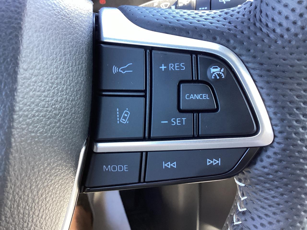 2025 Toyota Sienna XSE 7-Passenger AWD Photo