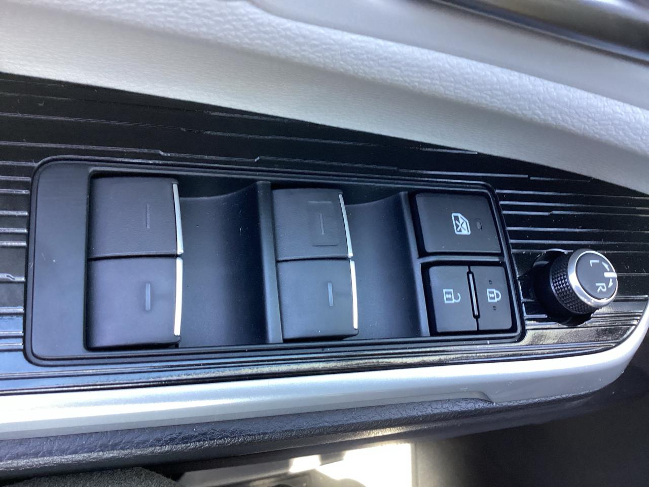 2025 Toyota Sienna XSE 7-Passenger AWD Photo