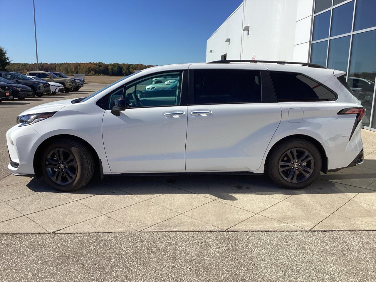 2025 Toyota Sienna XSE 7-Passenger AWD Photo