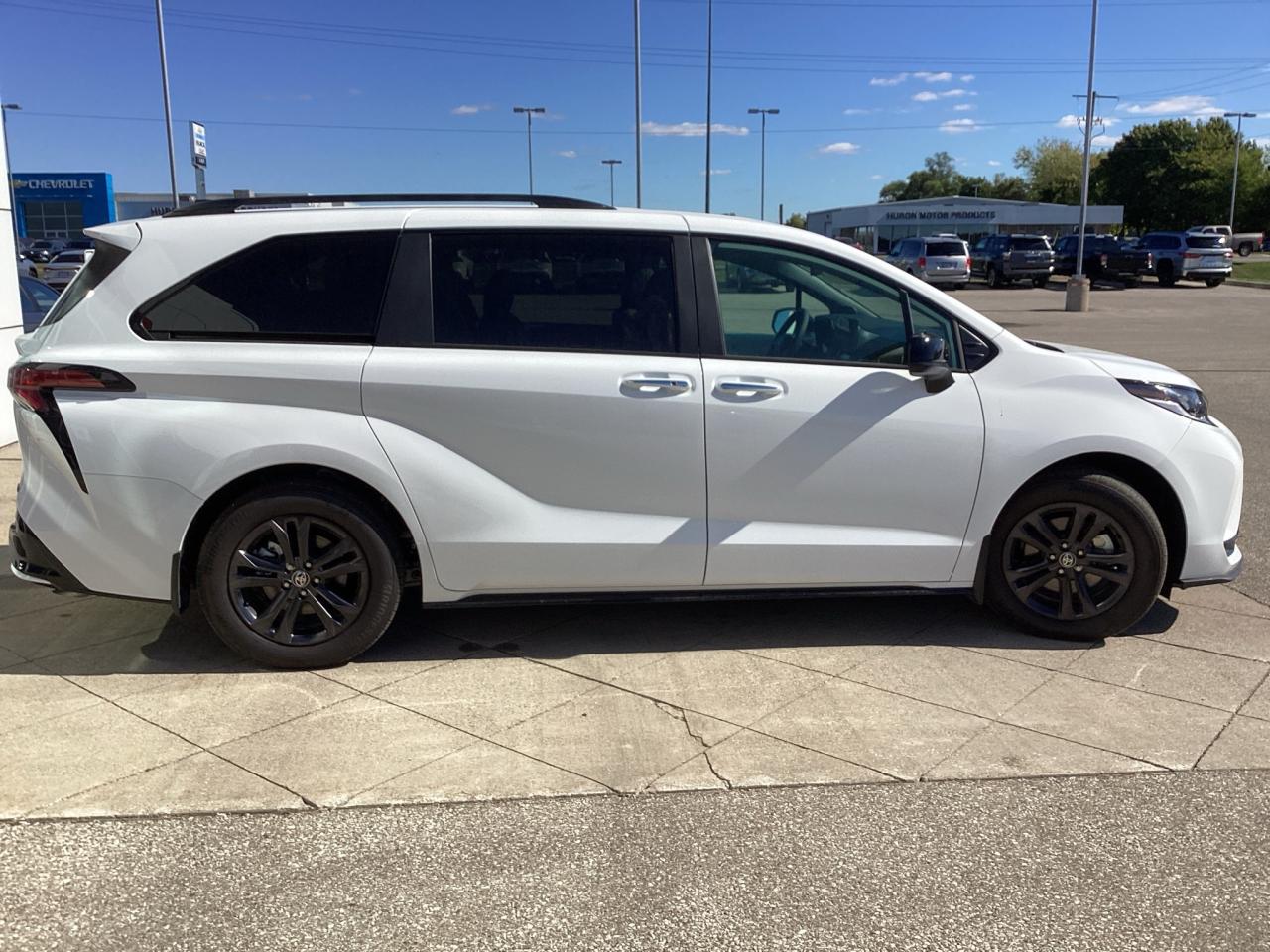 2025 Toyota Sienna XSE 7-Passenger AWD Photo