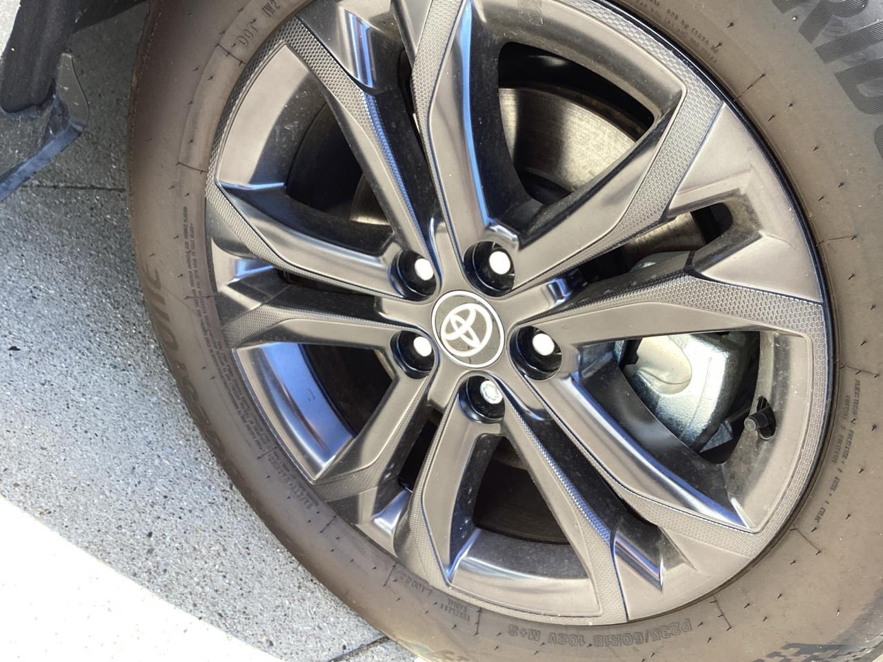 2025 Toyota Sienna XSE 7-Passenger AWD Photo