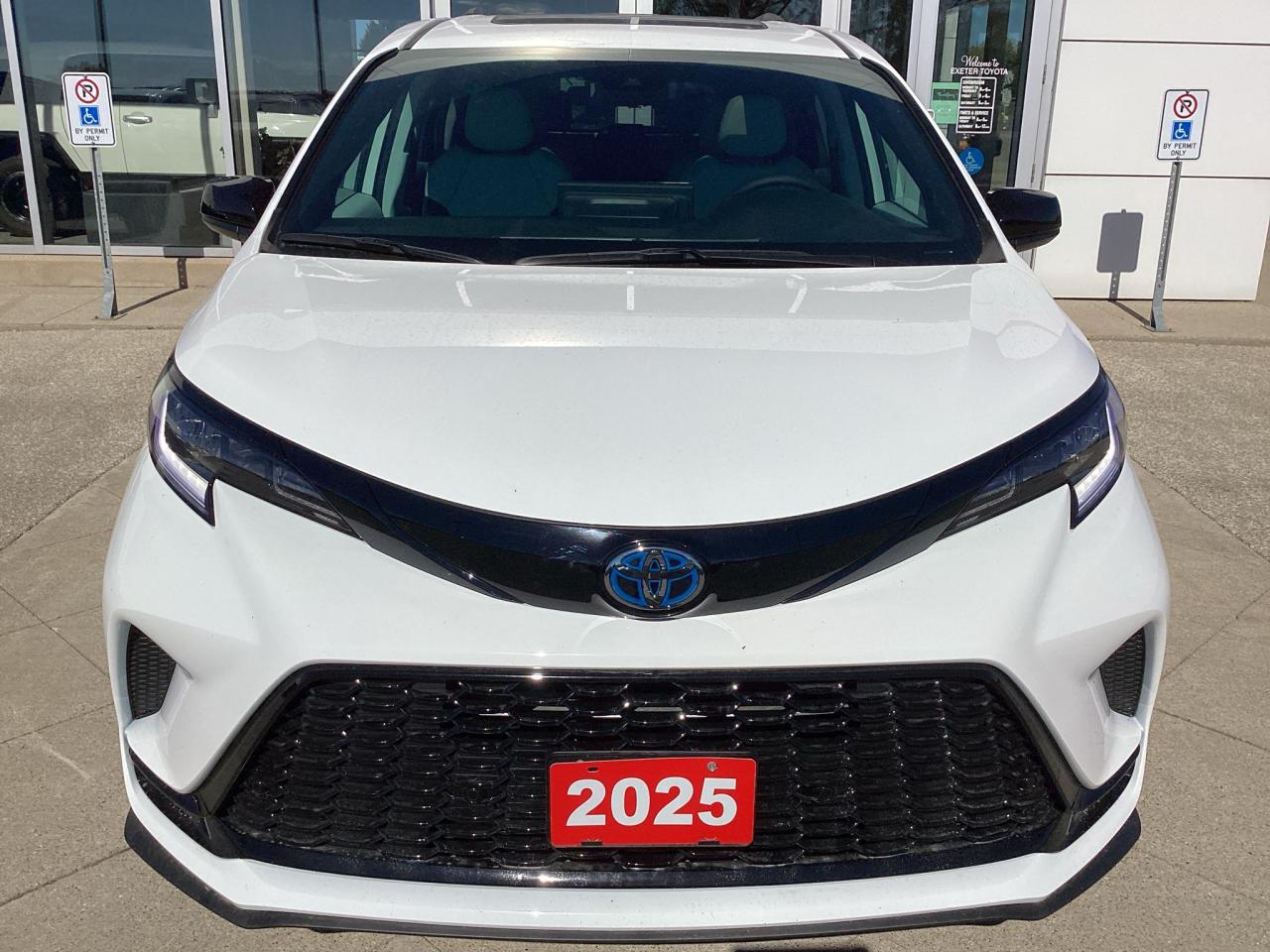 2025 Toyota Sienna XSE 7-Passenger AWD Photo