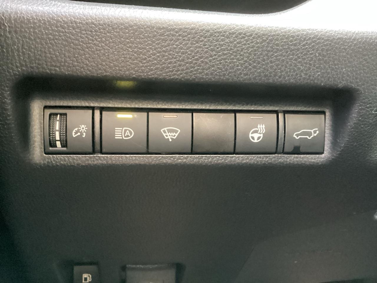 2022 Toyota RAV4 Hybrid SE AWD Photo