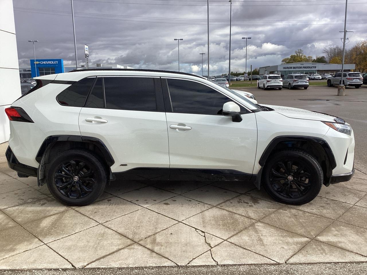 2022 Toyota RAV4 Hybrid SE AWD Photo