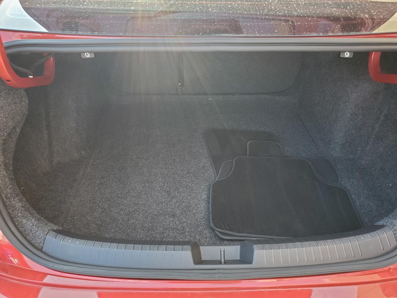 2022 Volkswagen Jetta Highline NAVI/LEATHER/PANO ROOF  CALL BELLEVILLE Photo